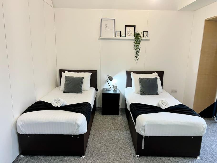 Large Townhouse 5 Beds With Two Parking Spaces - Manchester City Centre Kültér fotó