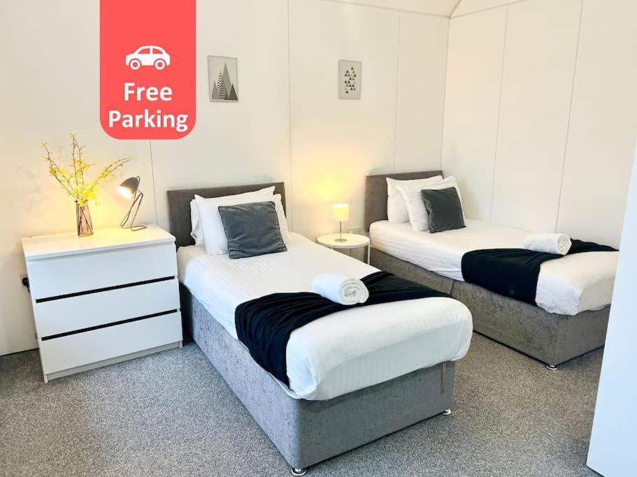 Large Townhouse 5 Beds With Two Parking Spaces - Manchester City Centre Kültér fotó