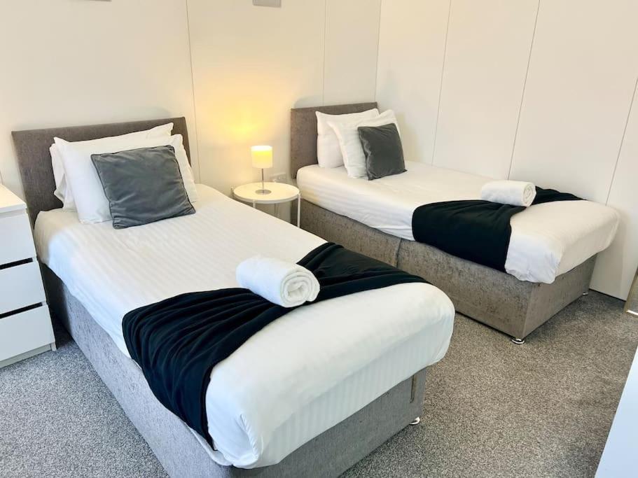 Large Townhouse 5 Beds With Two Parking Spaces - Manchester City Centre Kültér fotó