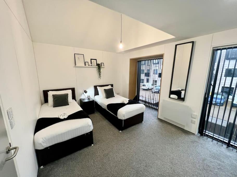 Large Townhouse 5 Beds With Two Parking Spaces - Manchester City Centre Kültér fotó