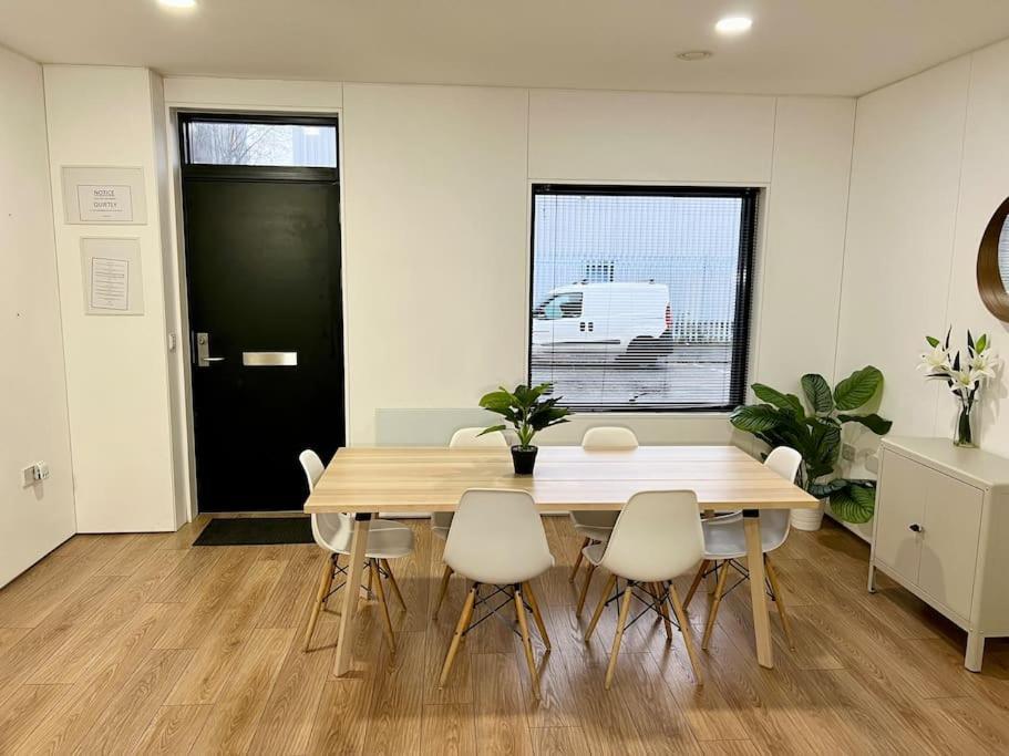 Large Townhouse 5 Beds With Two Parking Spaces - Manchester City Centre Kültér fotó