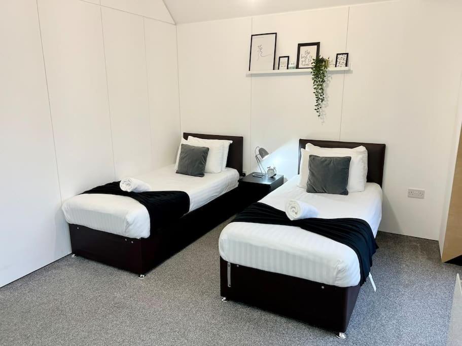 Large Townhouse 5 Beds With Two Parking Spaces - Manchester City Centre Kültér fotó