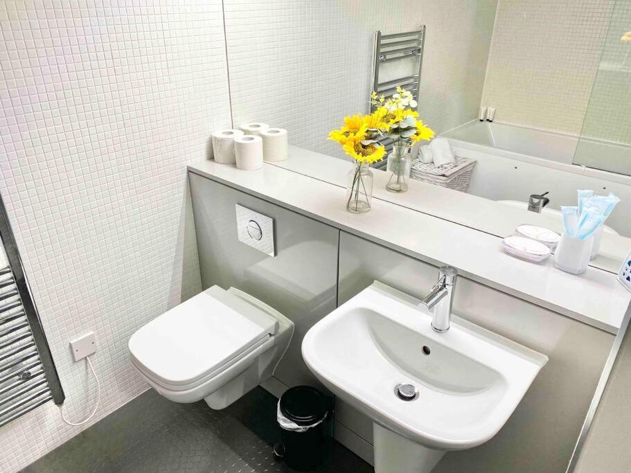 Large Townhouse 5 Beds With Two Parking Spaces - Manchester City Centre Kültér fotó