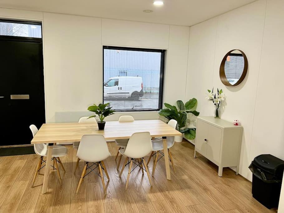 Large Townhouse 5 Beds With Two Parking Spaces - Manchester City Centre Kültér fotó