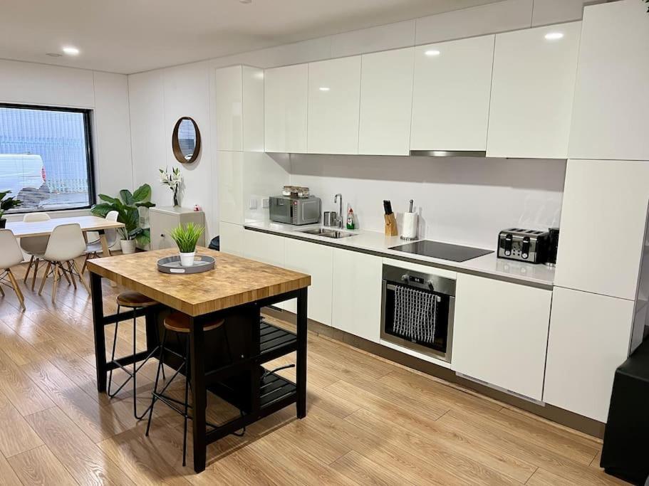 Large Townhouse 5 Beds With Two Parking Spaces - Manchester City Centre Kültér fotó